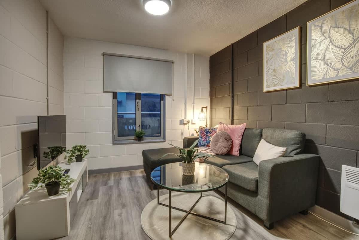 1Br City Centre Apt, Self Check In, Wifi, By Derbnb Sheffield Luaran gambar